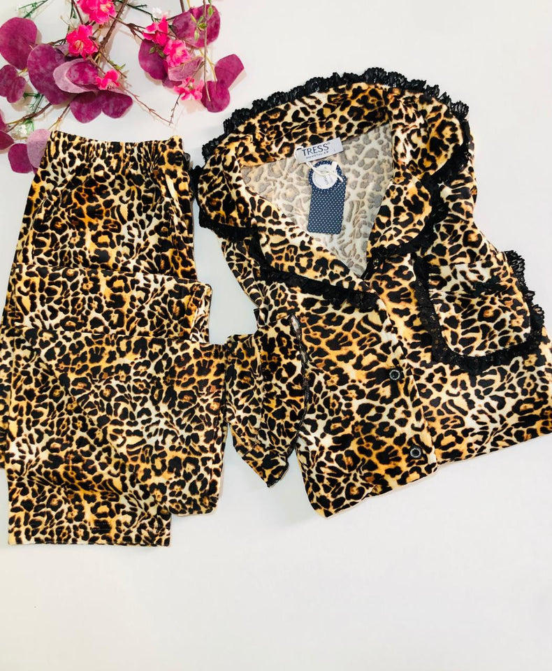 ✨ Pyjama Femme en Velours Léopard – Élégance & Confort 🐆