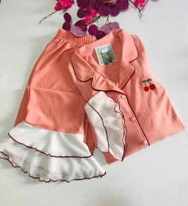 Pyjama Femme Élégant en Tissu Léger – Couleur Rose Bébé
