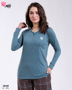 Pyjama Femme Confort Flanelle et Tricot – Élégance et Douceur