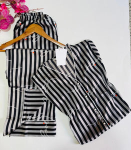 Pyjama Satiné Femme – Élégance Intemporelle en Noir