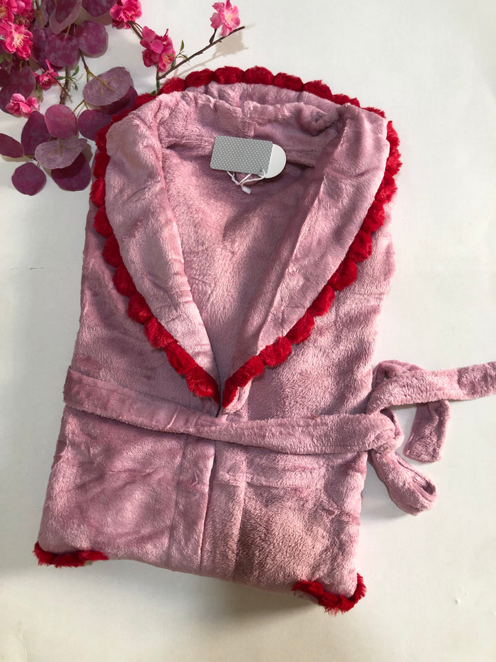 🧸 Peignoir Pyjama Femme en Polaire – Rose & Bordures Rouges ❄️❤️