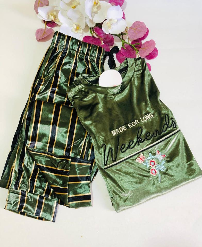 pyjama femme en velours satiné manche langues