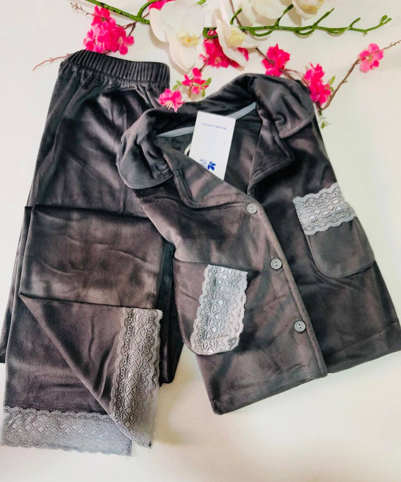 Pyjama en Velours Doux et Élégant - Confort Raffiné pour Vos Nuits