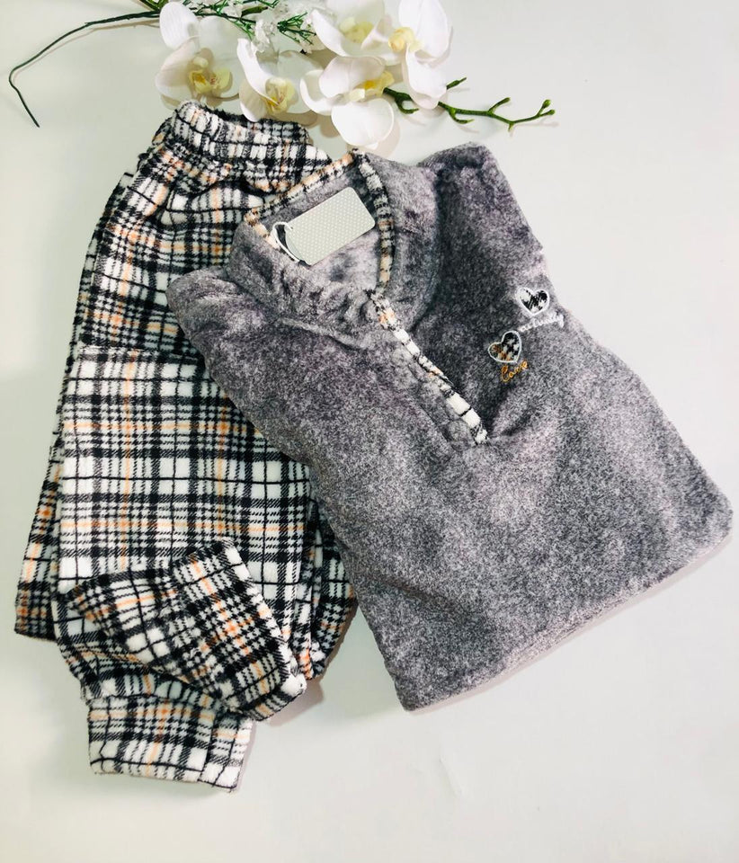 Pyjama Polaire Femme – Élégance et Confort en Gris Doux 🌙