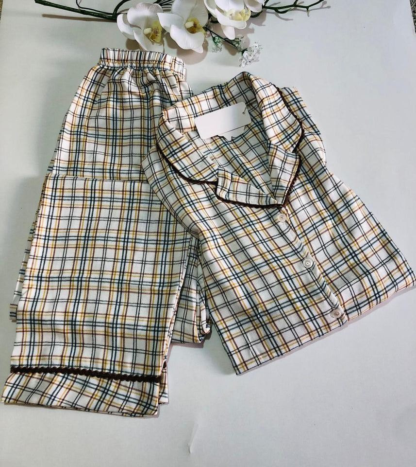 Pyjama Femme – Confort et Élégance à Carreaux 🌟