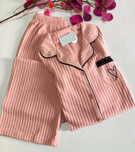 Pyjama Femme Élégant en Tissu Jacquard – Couleur Rose Bébé
