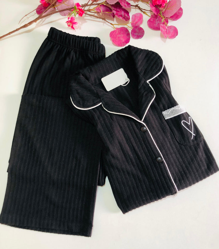Pyjama Femme Élégant en Tissu Jacquard – Noir Intemporel