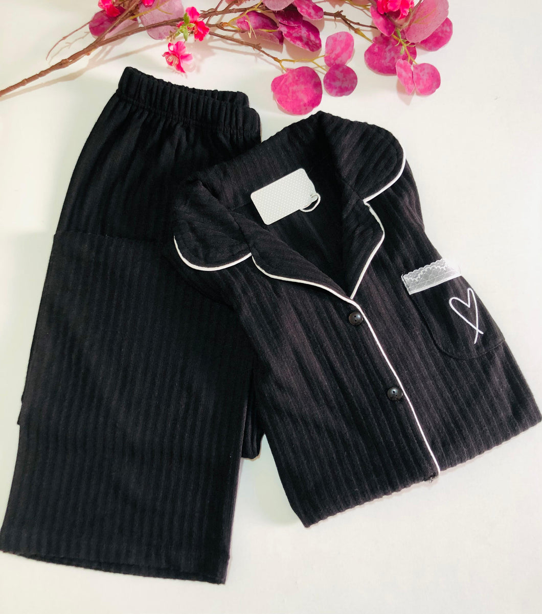 Pyjama Femme Élégant en Tissu Jacquard – Noir Intemporel