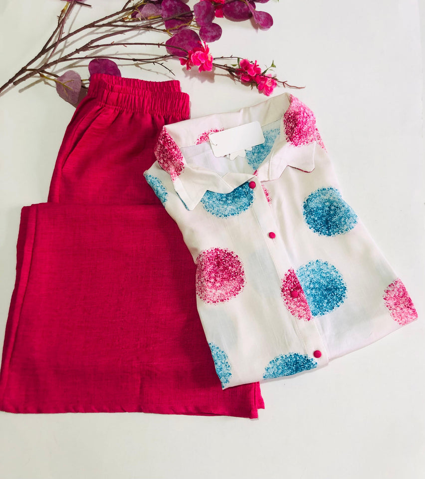 💤 Pyjama Femme Deux Pièces Rose Framboise – Motifs Colorés et Tissu Léger
