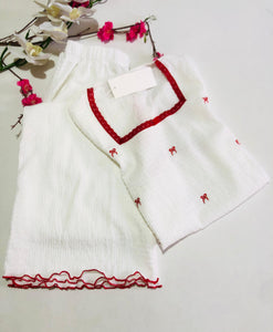 🤍 Pyjama Femme Blanc Élégant – Détails Rouges &amp; Tissu Gaufré