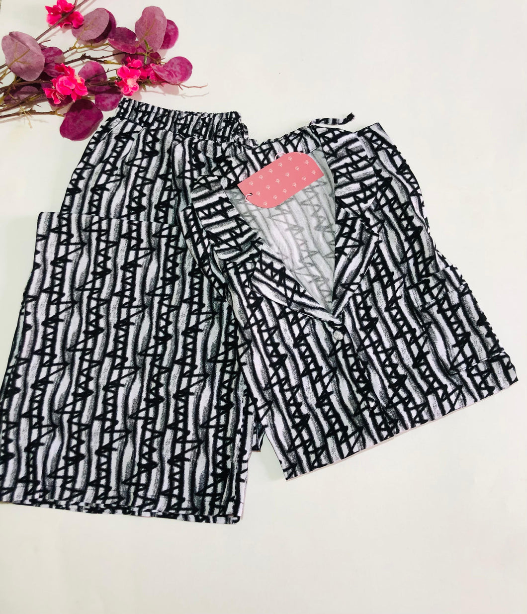 Pyjama Femme en Tissu Rallons – Élégance et Douceur pour des Nuits Sereines 🌙🌿
