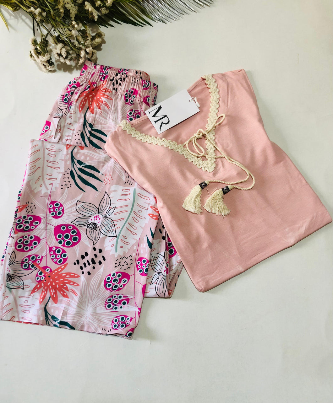 🌺 Pyjama Femme Élégant – Couleur Sumo & Motif Floral Délicat 🌺
