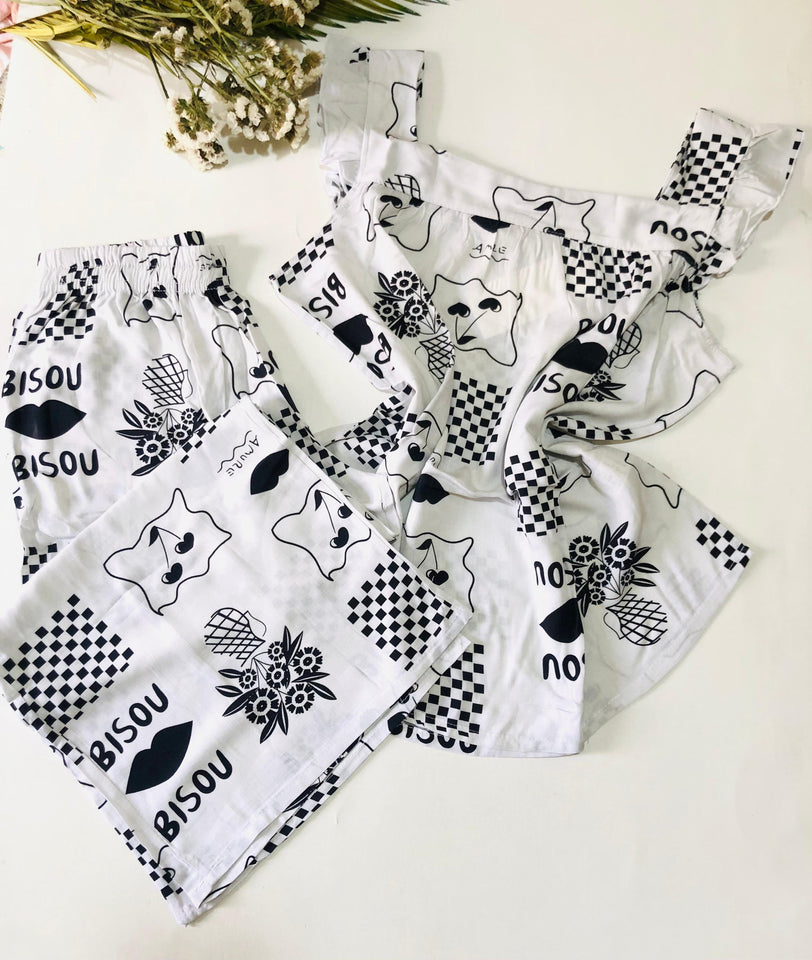 Pyjama Femme "Bisou" en Rayon Doux, romantique et irrésistiblement confortable !