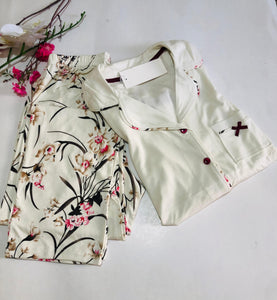 ✨ Pyjama Femme en Coton Tricoté – Élégance & Confort Blanc avec Motif Floral 🌸🖤