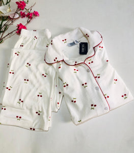 ✨ Pyjama velours Élégance et Audace pour vos Soirées ✨
