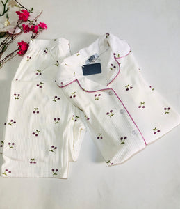 ✨ Pyjama velours Élégance et Audace pour vos Soirées ✨