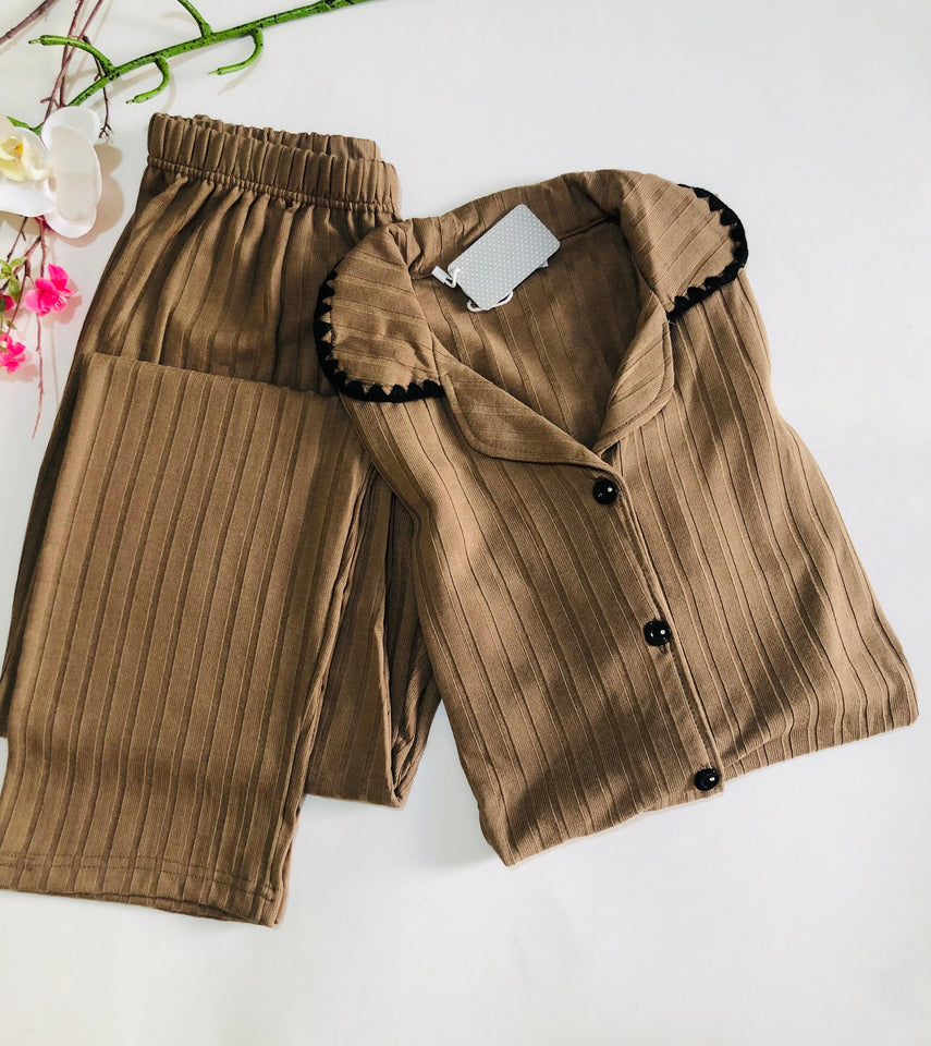 Pyjama Femme Tricoté - Douceur et Élégance pour vos Soirées