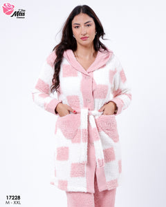 Ensemble Pyjama Polaire Rose avec Peignoir à Capuche – Élégance et Douceur Hivernale 🌸❄️