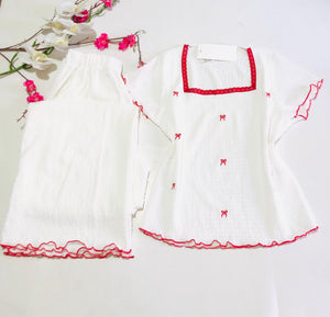 🤍 Pyjama Femme Blanc Élégant – Détails Rouges &amp; Tissu Gaufré