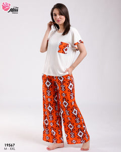 Pyjama Femme Décontracté – Haut Blanc &Pantalon Imprimé Orange | Tissu Rayon Léger)