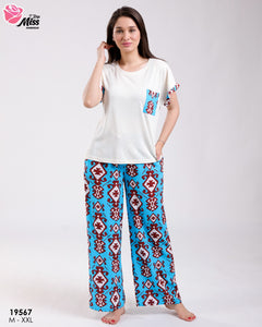 Pyjama Femme Décontracté – Haut Blanc &Pantalon Imprimé Bleu | Tissu Rayon Ultra Léger