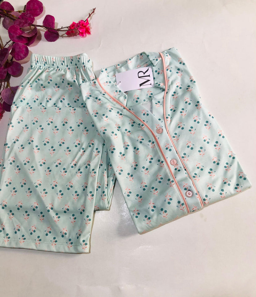 Pyjama Femme Vert d’Eau Imprimé – Fraîcheur & Confort Absolu 🌸