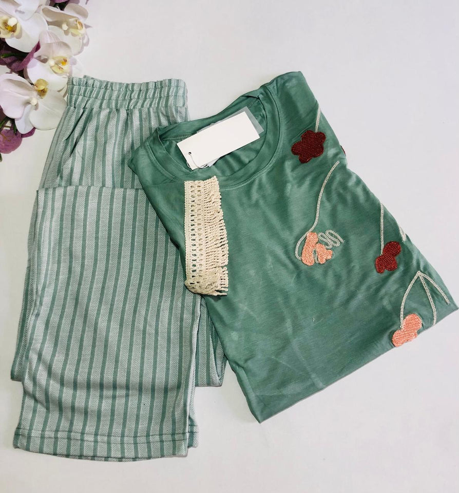 Pyjama Femme Vert d’Eau Brodé – Élégance & Confort 💚🌸