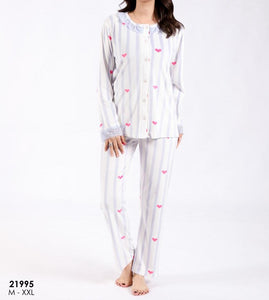🖤 2. Pyjama velours noir et blanc – Élégance intemporelle