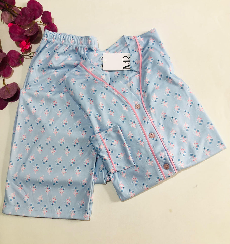 Pyjama Femme Bleu Ciel Imprimé – Douceur & Sérénité
