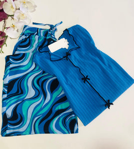 Pyjama Femme Chic & Original – Bleu & Imprimé Moderne
