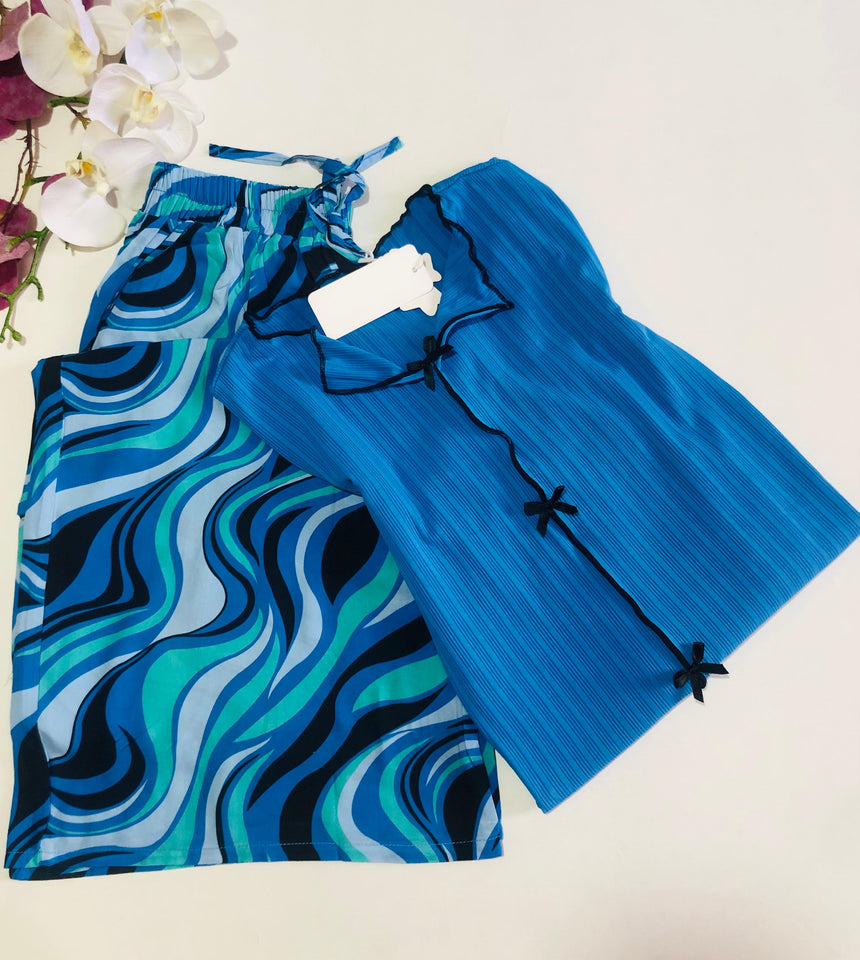Pyjama Femme Chic & Original – Bleu & Imprimé Moderne