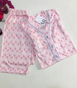 Pyjama Femme Rose Imprimé – Douceur & Élégance au Quotidien 💗