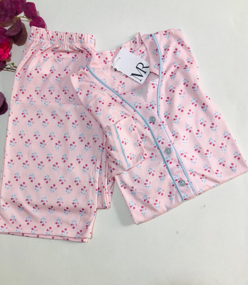 Pyjama Femme Rose Imprimé – Douceur & Élégance au Quotidien 💗
