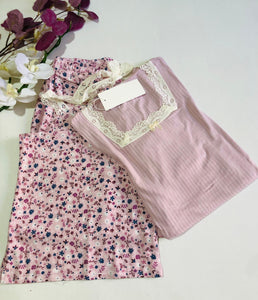 Pyjama Femme Confort et Élégance – Ensemble Haut en Côtes & Pantalon Large Fleuri