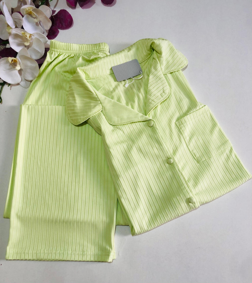 Pyjama Femme Élégance & Confort – Vert Satiné