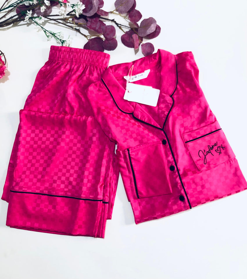 ✨ Pyjama Femme Satin de Soie – Élégance en Rose Fuchsia ✨