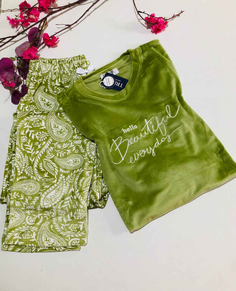 🌙 Pyjama Femme en Velours – Confort & Élégance