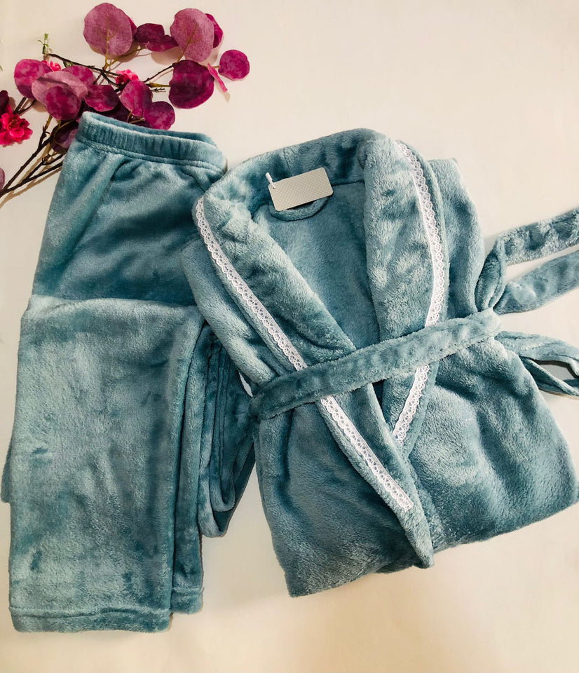 Pyjama Femme en Polaire Bleu Ciel – Douceur, Chaleur & Élégance (Copie)