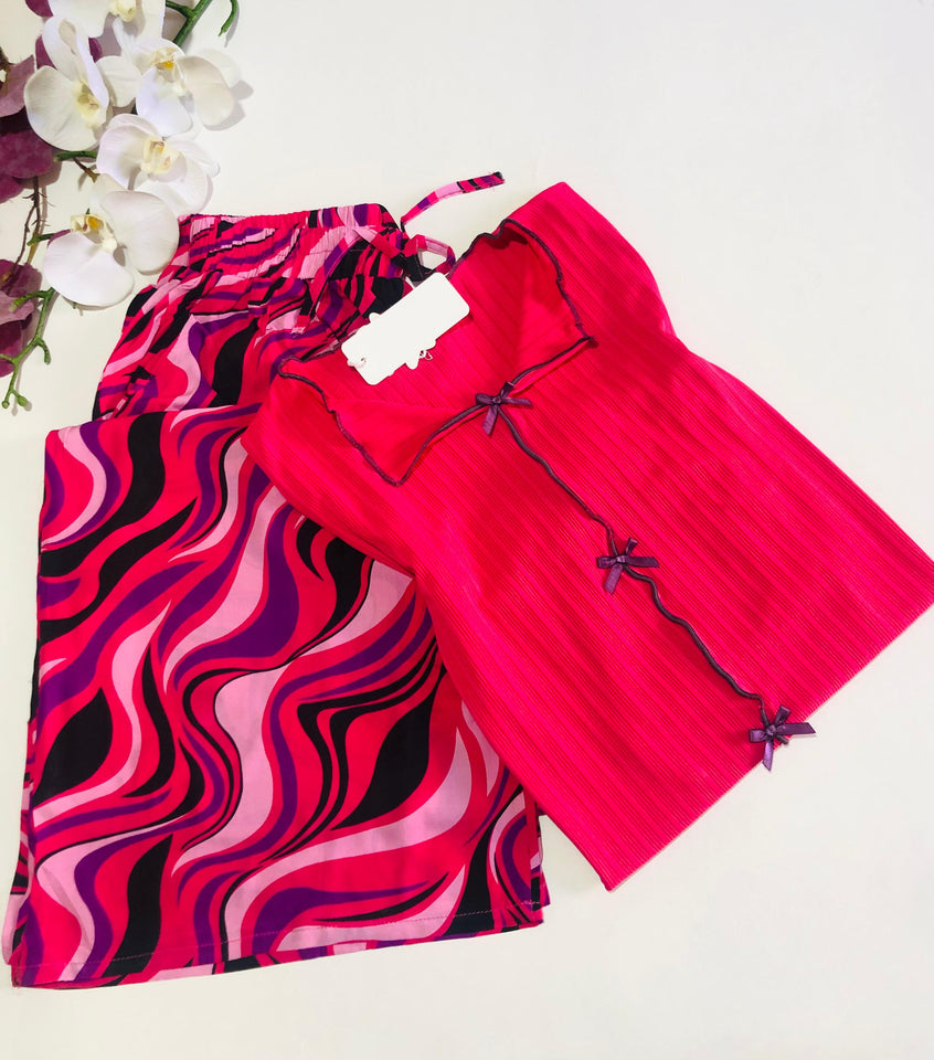 Pyjama Femme Élégance & Style – Fuchsia & Imprimé Moderne