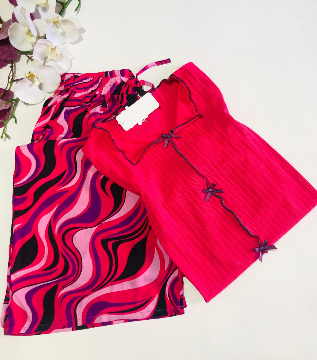 Pyjama Femme Élégance & Style – Fuchsia & Imprimé Moderne