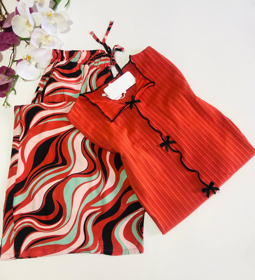 Pyjama Femme Élégance & Style – Rouge & Imprimé Moderne