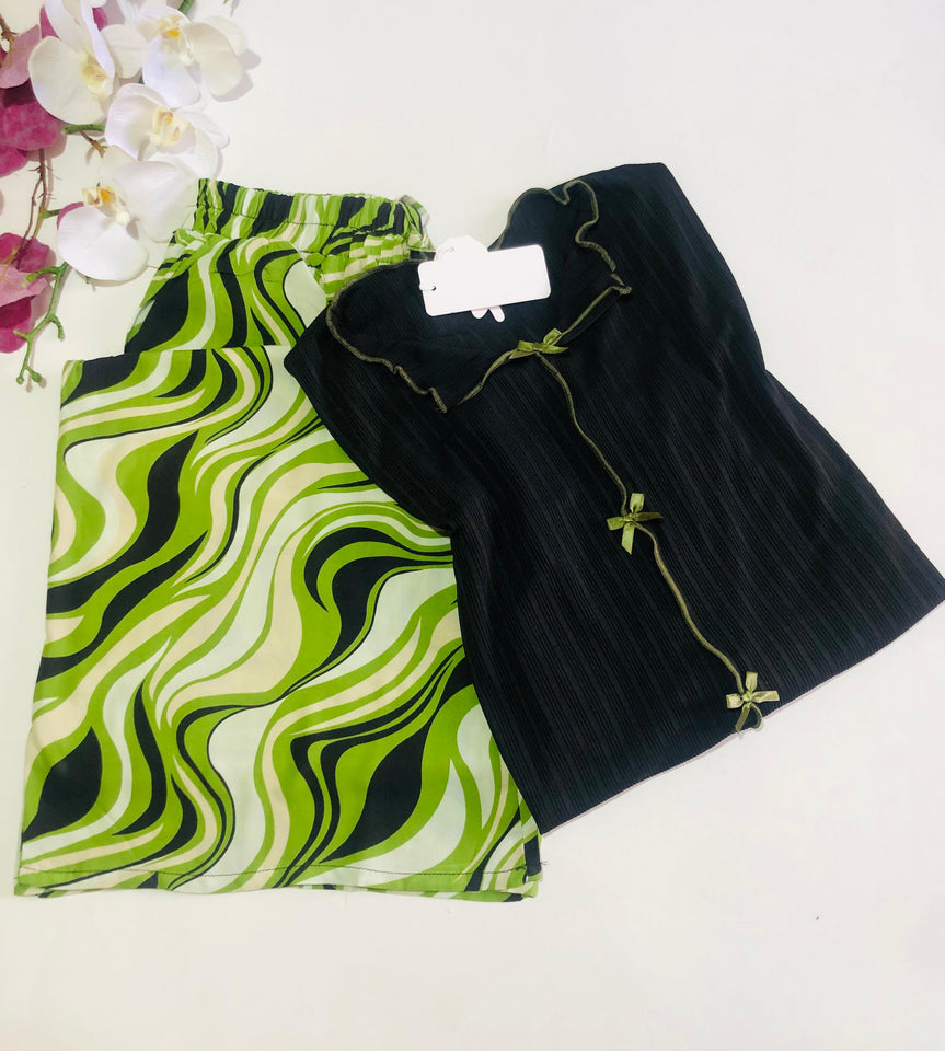 Pyjama Femme Chic & Original – Noir & Vert Imprimé